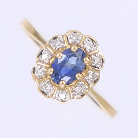 Ring med safir och diamanter ca totalt 0,10ct, GFAB, stl:17, bredd 1,5-10mm, 18K Vikt: 2 g