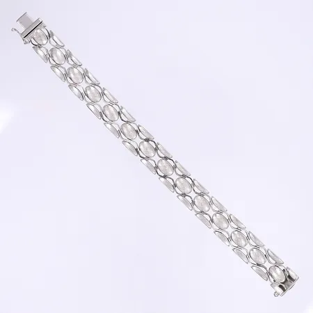 Armband borstad yta längd 19cm, bredd 14mm, kistlås, svenska stämplar, silver 830/1000 Vikt: 22,8 g