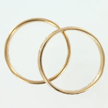 2 ringar stl:20, bredd 4mm, gravyr, 9K Vikt: 6,9 g