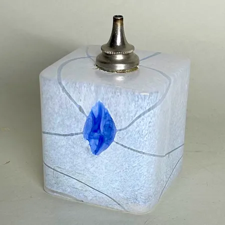 Ljuslykta / Oljelampa Bertil Vallien Blue Galaxy Kosta Boda, signerad och numrerad "kosta Boda B.Vallien 68310", glas Skickas med paket.