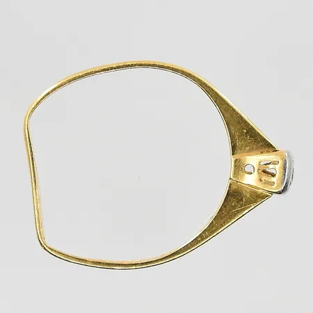Diverse defekt guld med sten, 18K. Vikt: 1,1 g