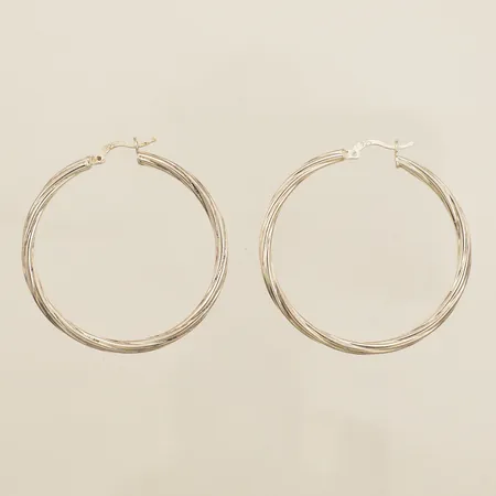 Ett par örhängen snurrad dekor Ø45mm, bredd 3mm silver 925/1000 Vikt: 7,2 g