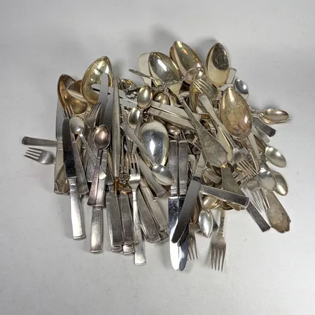 Diverse bestick, silver 830/1000 Vikt: 2055 g