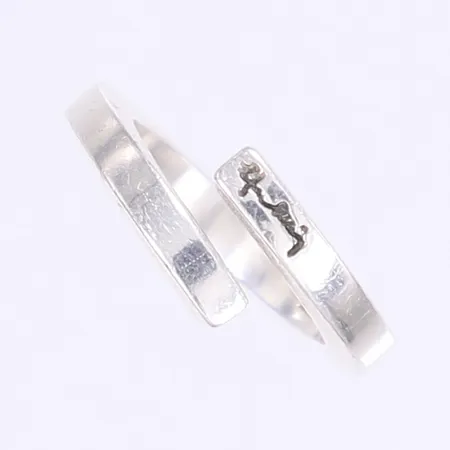 Ring Efva Attling "Twist Ring" stl:15¾, bredd 3mm, silver 925/1000 Vikt: 5,3 g