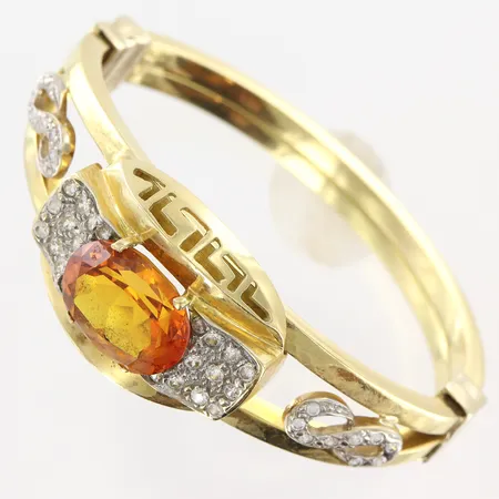 Armband med stenar innermått 16cm, bredd 6-22mm, defekt låsåtta, 18K. Bruttovikt: 35,9gram Vikt: 35,9 g