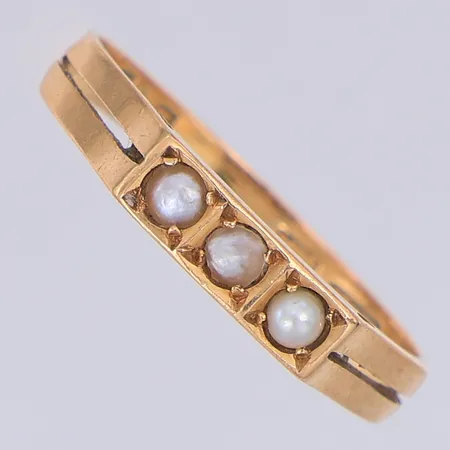 Ring odlade saltvattenpärlor Dahlgren & co år 1920 stl:17¾, 18K Vikt: 1,9 g