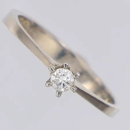 Ring diamant ca 0,16ct enligt gravyr stl:18 vitguld, importstämpel, 18K Vikt: 2,6 g