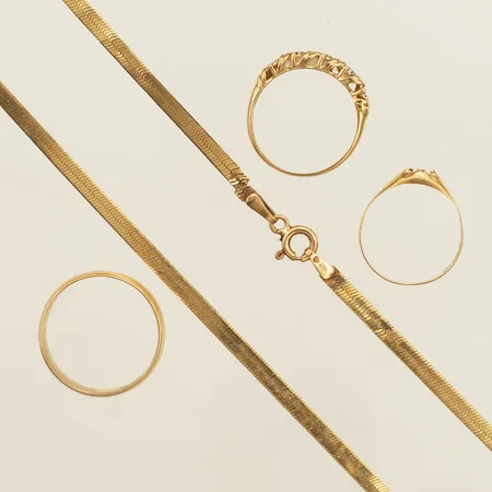 Collier tre ringar defekta gravyr 18K Vikt: 12,3 g på auktion i Farsta hos Pantbanken Sverige