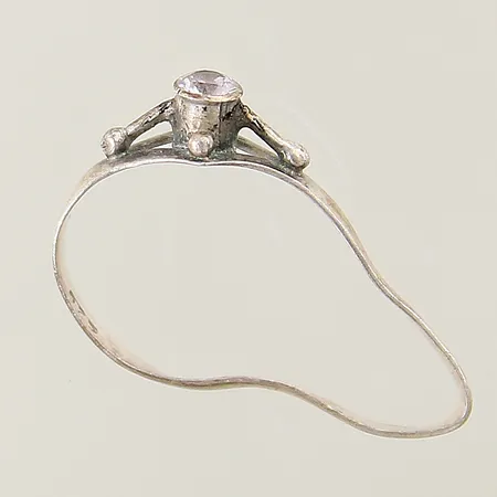 Ring med sten defekt/skev silver 925/1000 Vikt: 0,8 g
