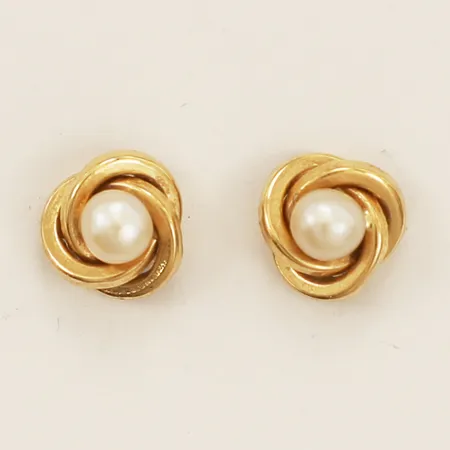 Ett par örhängen med pärlor Ø7,2mm 18K Vikt: 0,8 g