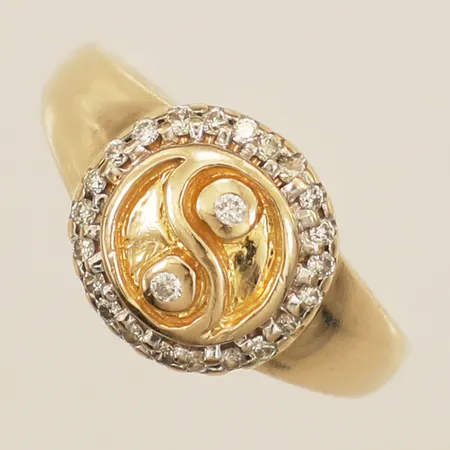 Ring Yin och yang med vita stenar, stl:16½ bredd 10,7mm, 14K Vikt: 3,9 g