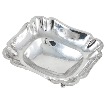 Litet fat/skål på fot 11x10cm, höjd 3,5cm, silver 835/1000 58,1g.