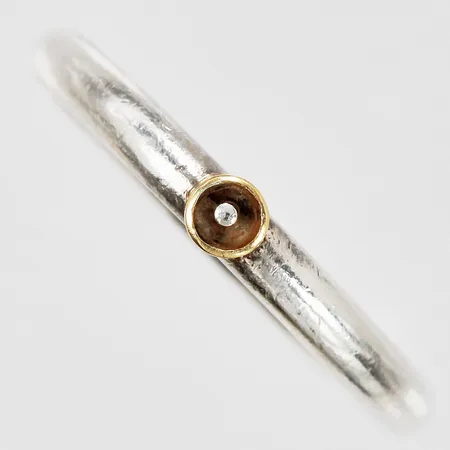 Ring stl: ca 19½ bredd: ca 3mm ostämplad 830/1000 Silver Vikt: 5,9 g