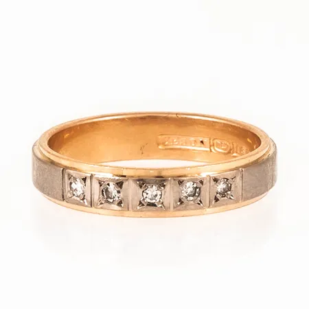 Ring med 5 x 0,01ct 8/8-slipade diamanter stl:16½ bredd 4mm, vit- och rödguld, 18K 3,8g.
