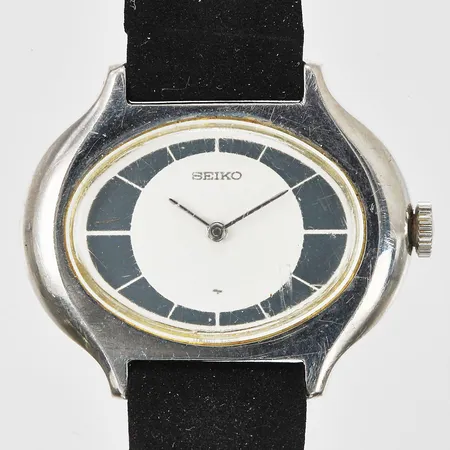 Damur Seiko manuell plastglas (repigt) Ø ca 21x32mm modellnr 11-7830 serienr 480521 stål med tygband inga tillbehör