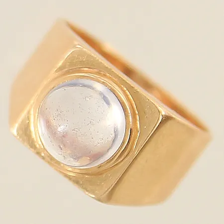 Ring med månsten stl:16¼ bredd 5-10,4mm sten med slitage 18K Vikt: 5,4 g