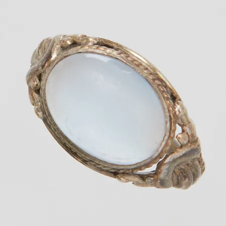 Ring med glas stl:17¼ bredd: 2-12mm, import stämplad, slitage på sten, silver 835/1000 Vikt: 3,1 g