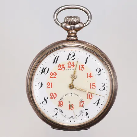 Fickur Zenith, Ø52mm, Grand Prix Paris 1900 Medaille D'or Geneve 1896, boettnummer: 3069086944, verknummer: 2319638, defekt, silver i ytterboett, innerboett i metall, 8300/1000 silver, bruttovikt 100,3g Vikt: 100,3 g