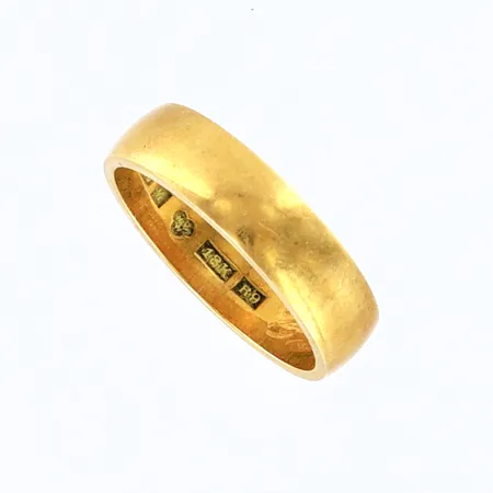 Ring slät stl: 20½, bredd: 6mm, gravyr, repig, 18K Vikt: 8,7 g