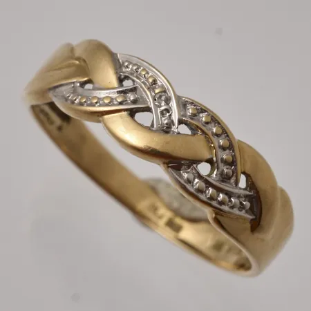 Ring stl:16½ bredd 2,2x5,2mm, 1st vit sten, Guldfynd, 18K, 2,12g.