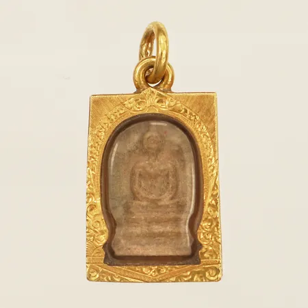 Hänge Buddha längd 30mm inkl ögla, bredd 17mm, plexiglas ram i 18K bruttovikt: 6,9g
