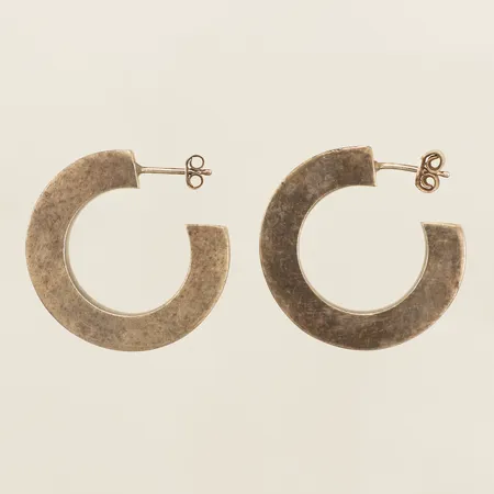 Ett par örhängen creoler Ø32mm, bredd 6mm omaka snurrebussar silver 925/1000 Vikt: 12,2 g