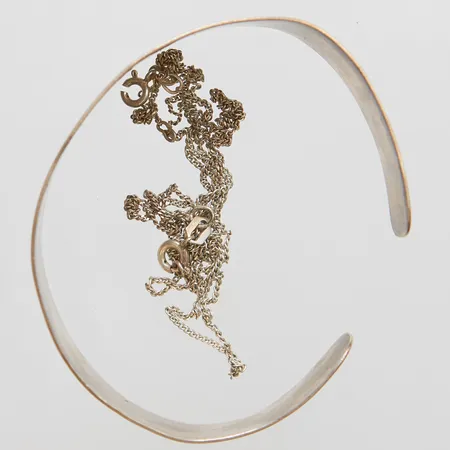 Diverse silver, kedjor, armband, defekt, personlig gravyr, silver 835-925/1000 Vikt: 26,9 g