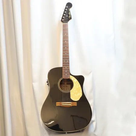 Akustisk Gitarr med mick Fender modell Sonoran SCE Black snr. CSJ10000509, Kina med fodral, bruksslitage, repor Skickas med Bussgods eller PostNord