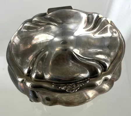 Skrin höjd 7,5 cm bredd 14 cm, silver 835/1000 Vikt: 294,8 g
