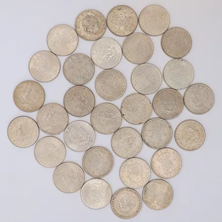 32 Mynt Gustaf VI Adolf Sveriges konung 1960-tal nominellt värde 2kr, silver 400/1000 Vikt: 449,3 g