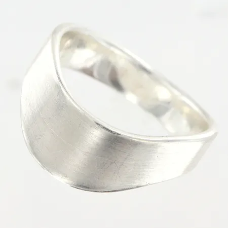 Ring Guldfynd stl:19 bredd 5-8mm, silver 925/1000 Vikt: 5 g