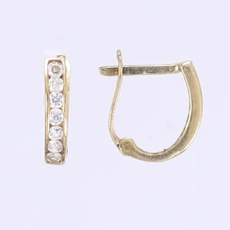 Ett par örhängen med vita stenar, längd 10mm bredd 2mm, 14K Vikt: 1,2 g