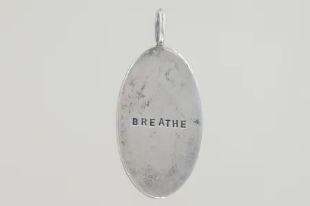 EFVA Attling Breathe Exhale hänge längd 4x1,9 cm, silver 925/1000 Vikt: 11,2 g på auktion i Växjö hos Pantbanken Sverige