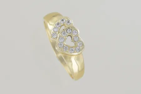 Ring med stenar stl:21 mm bredd 8 mm, 14K Vikt: 3,6 g på auktion i Växjö hos Pantbanken Sverige