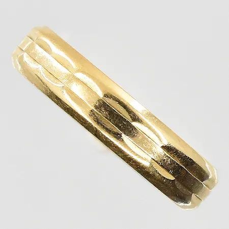 Ring stl 16 bredd 4 mm, gravyr, 18K. Vikt: 2,7 g