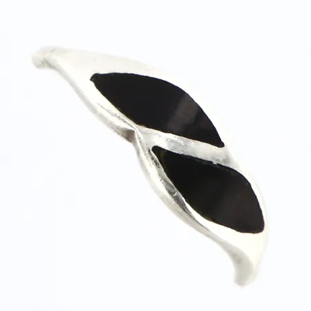Ring med emalj stl:15½, spricka i skenan, silver 925/1000 Vikt: 1,2 g