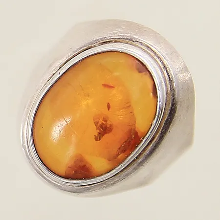 Ring med orange sten stl:18 bredd 4,2-21,5mm silver 925/1000 Vikt: 6,9 g