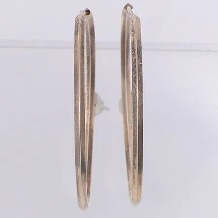 Ett par örhängen ca 43mm bredd 2,2mm, 830/1000 silver Vikt: 7,6 g