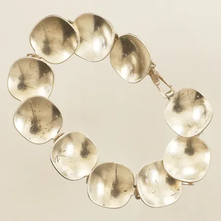 Armband Atelier Borgila tillverkad av Michelsen Aktiebolag A år 1959 längd 20cm bredd 18mm silver 28,7g Vikt: 28,7 g