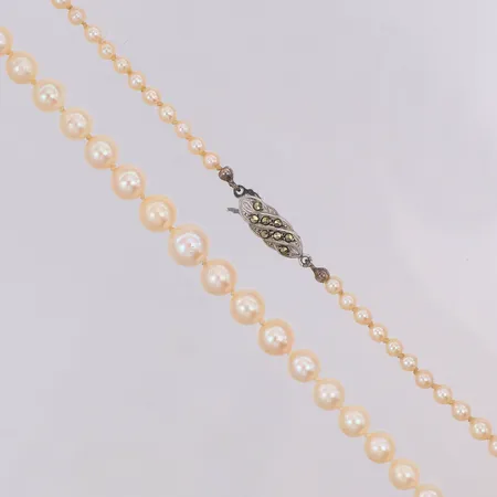 Pärlcollier doserat odlade saltvattenpärlor längd 51,5cm bredd 3,2-7,2mm, lås i 835/1000 silver