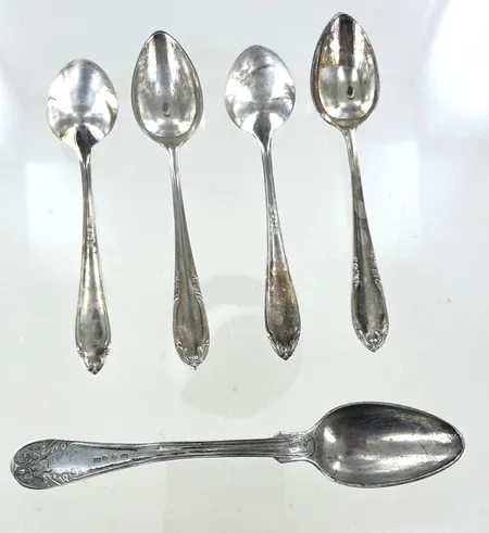 Kaffeskedar 5st längd 11,3/13,8 cm, gravyr silver   Vikt: 66,2 g