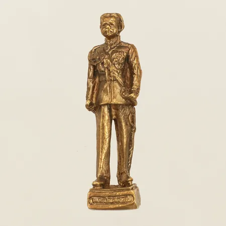 Figurin i mässing tidigare kung av Siam nuvarande Thailand Rama V även känd som Chulalongkorn levde mellan 1868-1910 höjd 50mm.