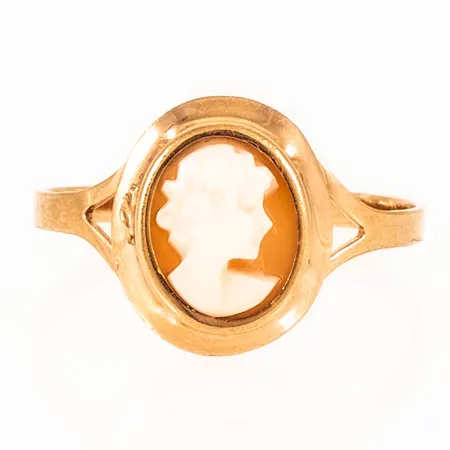 Ring med kamé stl:18 bredd 1,8-12,5mm, dekor runt fattning saknas, 18K bruttovikt 1,6g.
