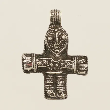 Hänge längd 31mm inklusive öglan, bredd 23mm tillverkad av Ohlsson Silversmed Ralf år 1985 silver Vikt: 7,6 g på auktion i Farsta hos Pantbanken Sverige