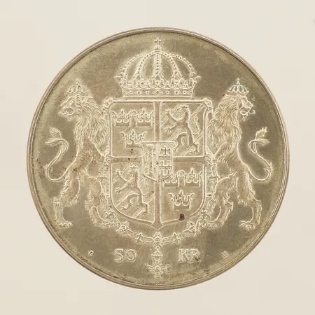 Jubileumsmynt Kungabröllopet 19 juni 1976 Konung Carl XVI Gustav och Drottning Silvia Ø36mm nominellt värde 50kr silver 925/1000 Vikt: 26,9 g