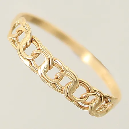 Ring Bismarck Guldfynd stl:16½ bredd 1,3-3,7mm ojämn skena 18K Vikt: 0,7 g