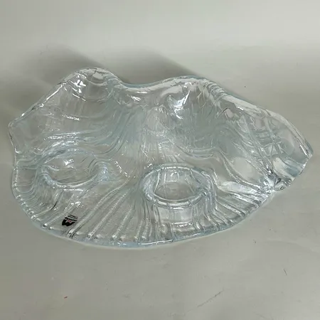 Ljushållare Muurla design Pertti Kallioinen ca 32cm x 22cm, höjd ca 10cm, klarglas, etikettmärkt, Finland Skickas med paket.