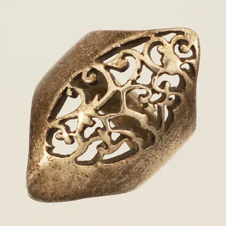Ring med genombruten dekor stl:16½, bredd 4,5-29mm silver 925/1000 Vikt: 6,2 g