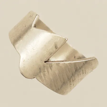 Ring stl:17 bredd 5,6-12,9mm år 1993 Ångers Guldsmedja silver 925/1000  Vikt: 4,7 g