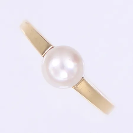 Ring med odlad pärla stl:17¼, bredd 1-6mm, svenska stämplar, 18K Vikt: 2,4 g